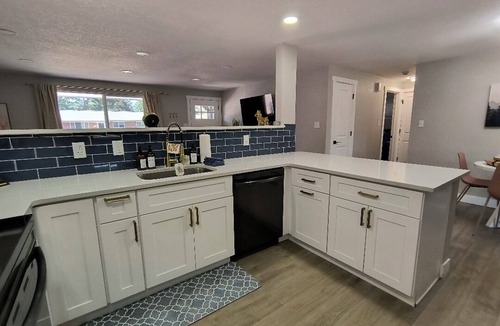 Scenic Heights House | Urban Mountain Getaway in Arvada: 4 King Beds + Hot Tub! Close to DEN, Red Rocks
