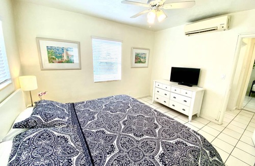 Hollywood South Central Beach Condo | 70 m² Condo ∙ 1 bedroom ∙ 3 guests
