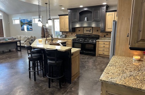 Payson House | Utah Wedding, Reunion, Large Family, Pool/Hot Tub, Skiing, BYU/UVU, Sports Lodge