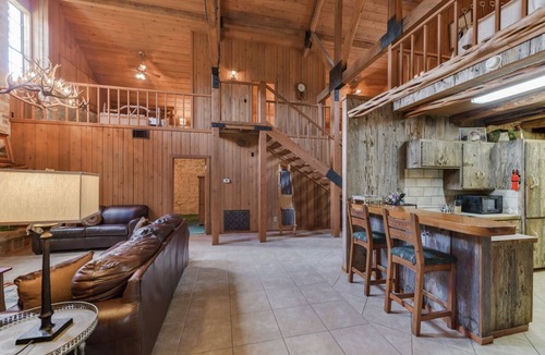 Utopia House | Utopia River Retreat is a secluded paradise nestled along the Sabinal River in the Texas Hill Country.