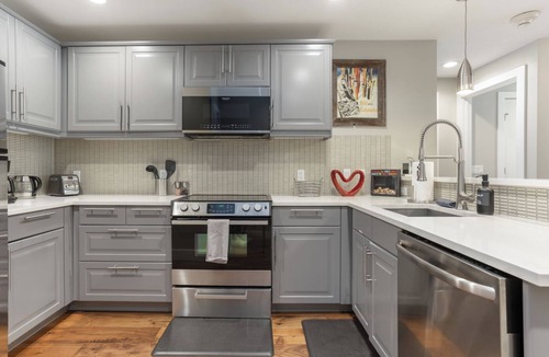 Vail Condo | Vail 21 Condo 302 | Remodeled 2BR Steps from Gondola