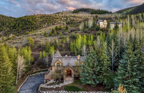 Edwards House | Vail/Beaver Creek luxury 5 br home with shuttle access to BC. Dogs ok