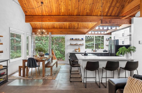 Vail Cabin | Vail Mountain Retreat Fireplace + Deck Near Slopes + Village | Maxwell