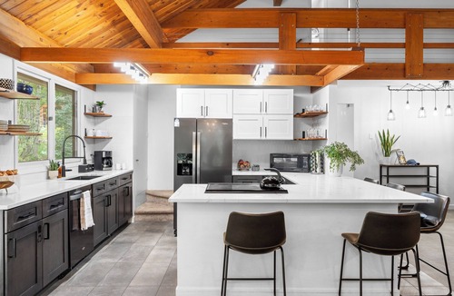 Vail Cabin | Vail Mountain Retreat Fireplace + Deck Near Slopes + Village | Maxwell