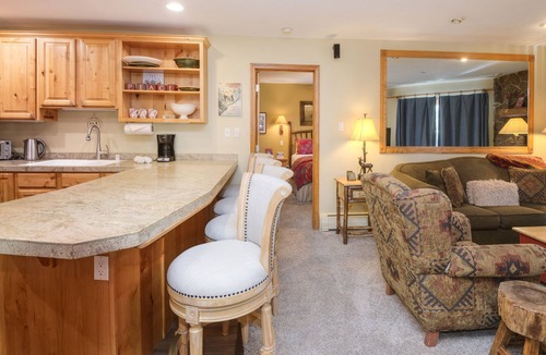 Vail Condo | Vail Mtn Views, Pool, Hot Tub - Great Mountain feel and beautiful Kitchen.