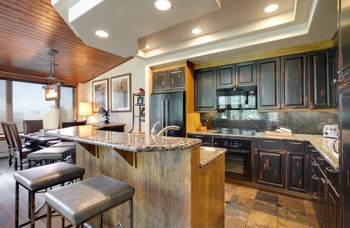 Steamboat Springs Condo | VAL03 | Nicely Updated Condo | Private Hot Tub | Mtn Views | Winter Shuttle