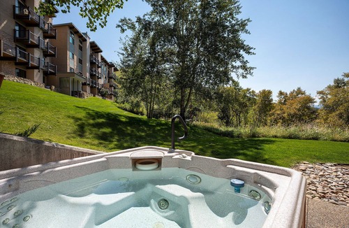 Steamboat Springs Condo | VAL03 | Nicely Updated Condo | Private Hot Tub | Mtn Views | Winter Shuttle