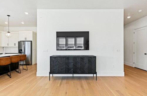 Bloomington House | Villa #31 - Luxury Golf Lower Level! Best View! Pool and Hot Tub! Golf and Tennis!