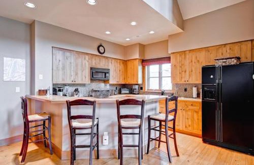 Beaver Creek Apartment | Villa Montane 210 by East West Hospitality