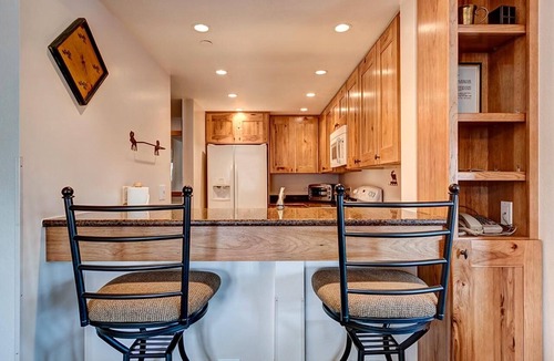 Peak 9 Condo | Village Penthouse At Wetterhorn Condo: Ski-In/Out