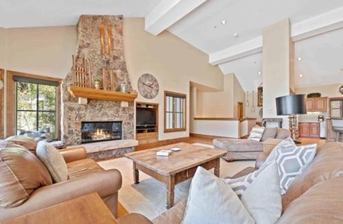 Beaver Creek Apartment | Villas at Villa Montane 06 by East West Hospitality