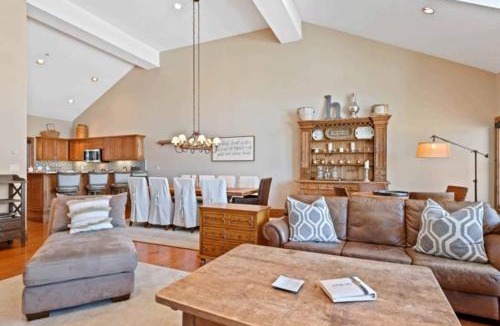 Beaver Creek Apartment | Villas at Villa Montane 06 by East West Hospitality