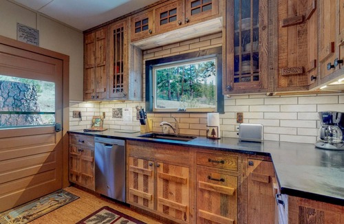 Estes Park House | VIntage cabin/1.5 acres/mountain views