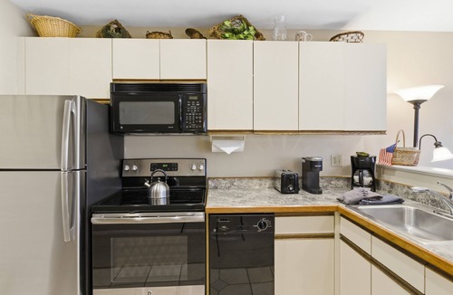 Four O'Clock Condo | Visit Breck on a budget. Ski in and Hot Tub.