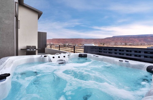 Moab South Valley Condo | Vizcaya #2 - Moab's Newest Luxury Rental (Hot Tub)