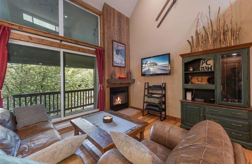 North Park City Condo | Walk to Base & Lifts, Historic Main Street, Starbucks, Grocery, Cole Sport, On Free Bus Line!