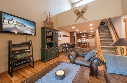 North Park City Condo | Walk to Base & Lifts, Historic Main Street, Starbucks, Grocery, Cole Sport, On Free Bus Line!