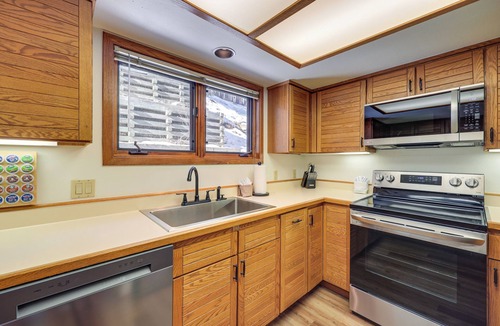 Peak 9 House | Walk to Chairlifts: Breck Condo w/Private Patio