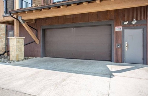 Dillon Condo | Walk to Dillon Amphitheater Concerts & Lake Dillon Marina: Luxury Condo