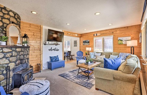 Grand Lake House | Walk to Grand Lake & Dtwn! Group Escape w/Hot Tub