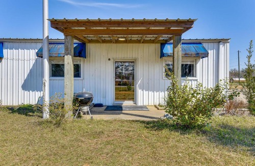 Wewahitchka House | Walk to Lake: Fishing Retreat in Wewahitchka