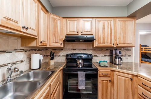 Breckenridge Condo | Walk to lift and Main Street. Pool and hot tub.