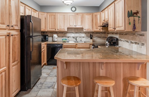 Breckenridge Condo | Walk to lift and Main Street. Pool and hot tub.