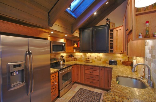 Warrior's Mark House | Walk to lift and Mainstreet, Townhome ideal for families - EV Charger.