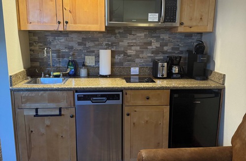 Mount Crested Butte Condo | Walk to lifts, Hot tub, King bed, Pet friendly, Heated pool, Free bus to town