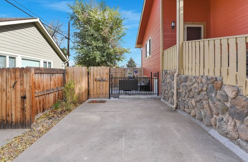 Arvada House | Walk to Olde Town 4BR 4Bath w/2 Kitchens and Game Room
