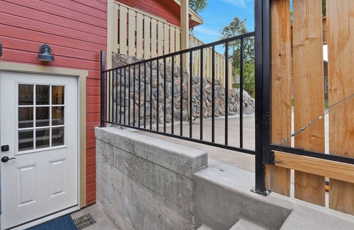 Arvada House | Walk to Olde Town 4BR 4Bath w/2 Kitchens and Game Room