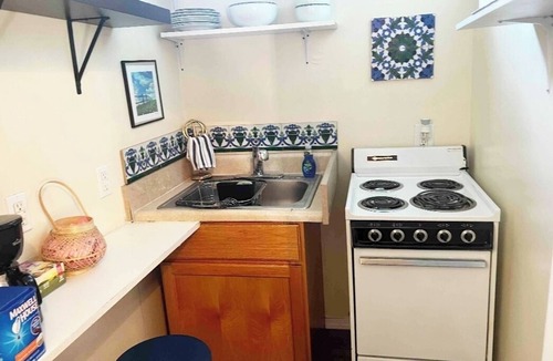 Downtown Apartment | Walk to Palafox Restaurants and Events!Close to Beaches and NAS.