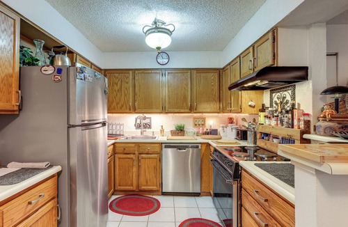 Union Square Condo | Walk to Parks & Dining! Lakewood Condo w/Balcony