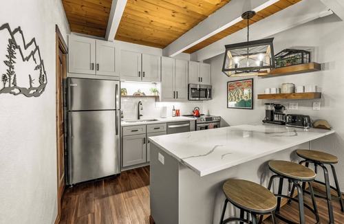 Warrior's Mark Condo | Walk to Ski Lift, Town, & Hikes. Pool & Four Hot Tubs, Mtn Modern, Free Parking!