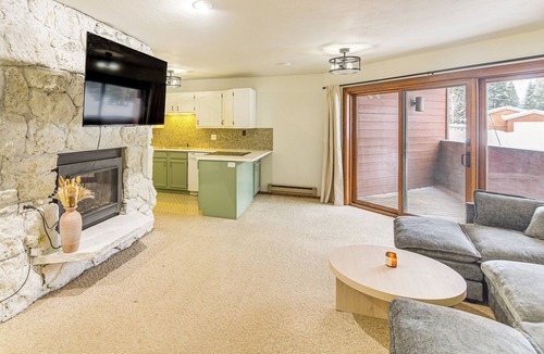 Old Town Condo | Walk to Winter Park Resort: Condo w/Hot Tub!