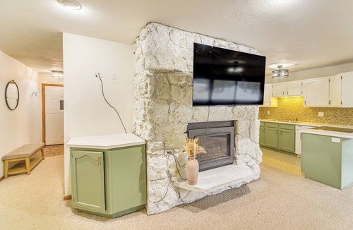 Old Town Condo | Walk to Winter Park Resort: Condo w/Hot Tub!