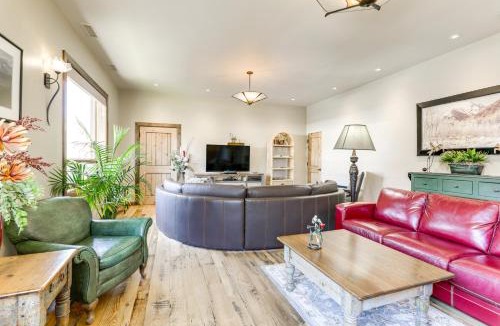 Carbondale Apartment | Walkable Apt in Carbondale: 'Luxury Artist's Loft'