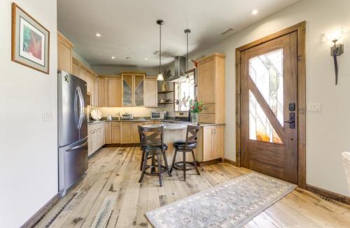 Carbondale Apartment | Walkable Apt in Carbondale: 'Luxury Artist's Loft'