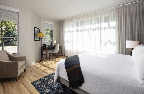 Glenwood Springs Hotel | Walkable Downtown Stay Close to Dining, Arts and Nightlife