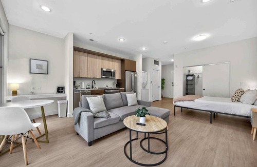 Pendleton Apartment | Walkable Downtown Studio OTR