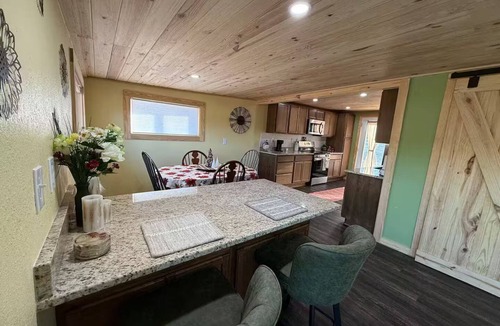 Mount Pleasant Cottage | Waterfront 1-bedroom cottage in Bainbridge GA