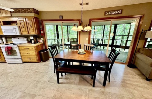 Fairfield Bay Cabin | Waterfront Cabin Ideal for Families and Outdoor Adventures in Arkansas