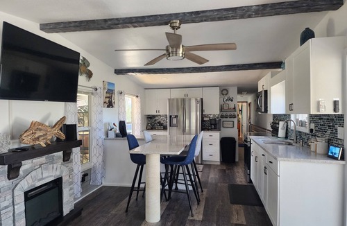 Crystal River Cottage | Waterfront Canal Cottage, Kayaks & Canoes, Minutes from Springs & Manatees!