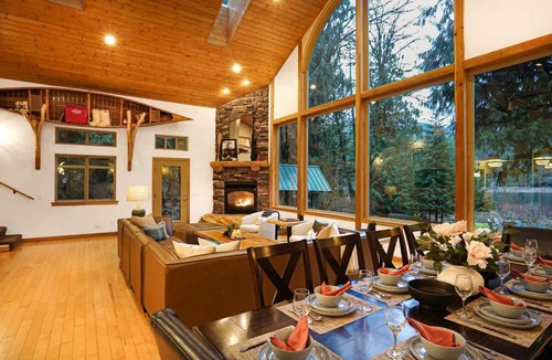 Maple Falls House | Waterfront Chalet