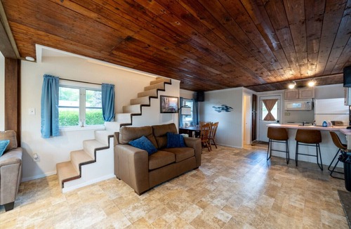 Winchester Cottage | Waterfront Cottage at Highland Lake w/dock