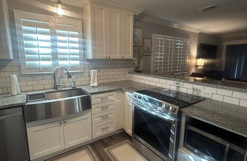 Thomas Drive Condo | Waterfront, ground level, corner unit! Long term rental only, no weekly stays