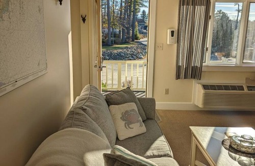 Edgecomb Condo | Waterfront studio with kitchen & Wi-Fi Sheepscot Harbour Studio #210