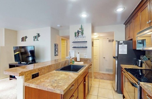 Avon Condo | Waterview Mountain Condo | Patio, Fireplace & Views - Near Skiing/Eagle River