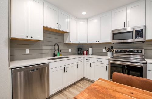 Steamboat Springs Condo | Weekly Discount Special—Hot Tub, Private Garage, Free Bus Access & Remodeled Retreat
