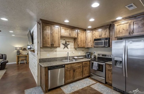 Glendale House | Welcome to Serenity Hills Zion , Sleeps 10 +